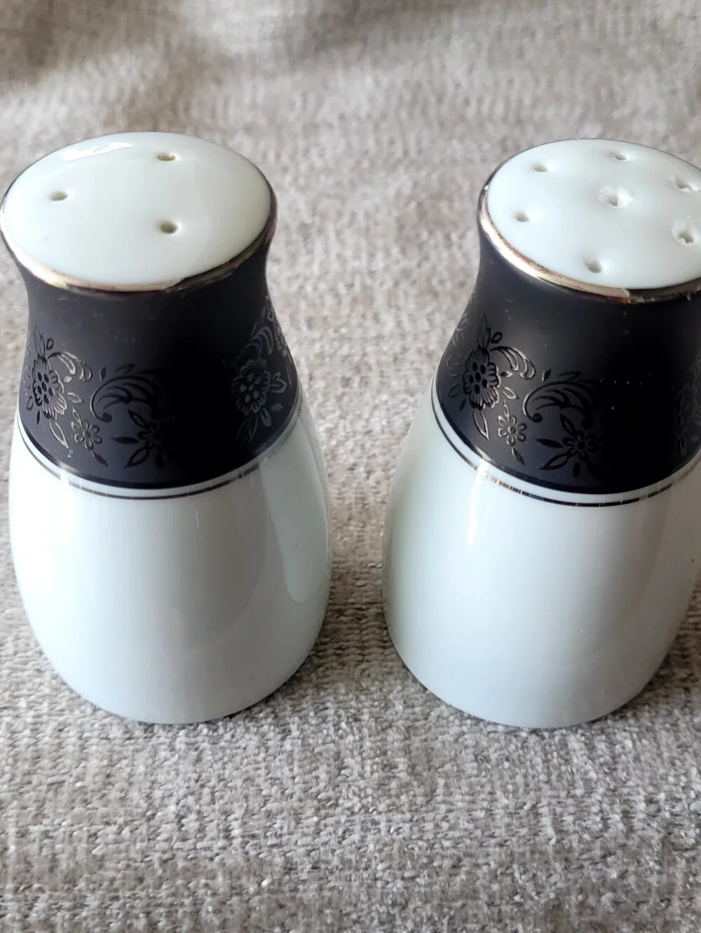 Noritake Mirano 6878 Salt & Pepper Set - Excellent